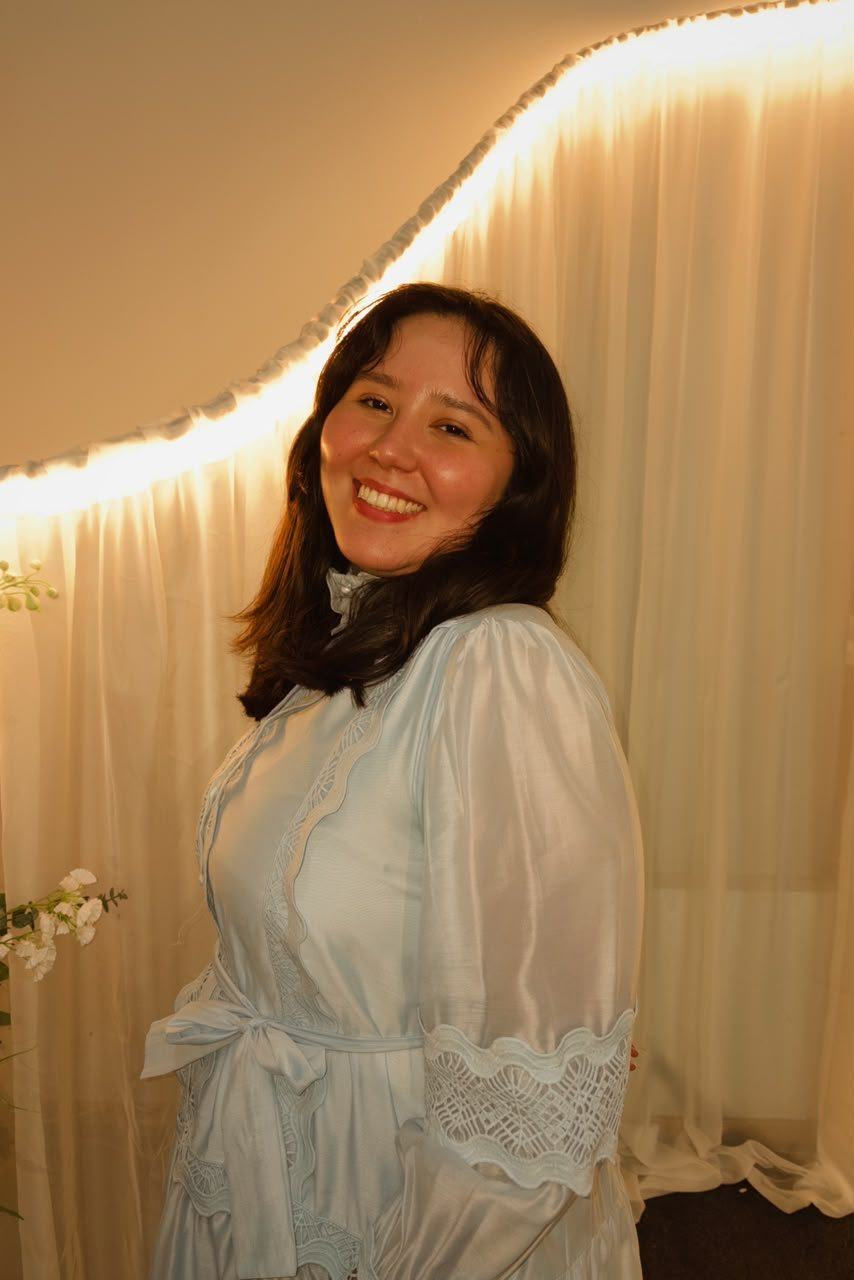 Cesia Escobar sonriendo